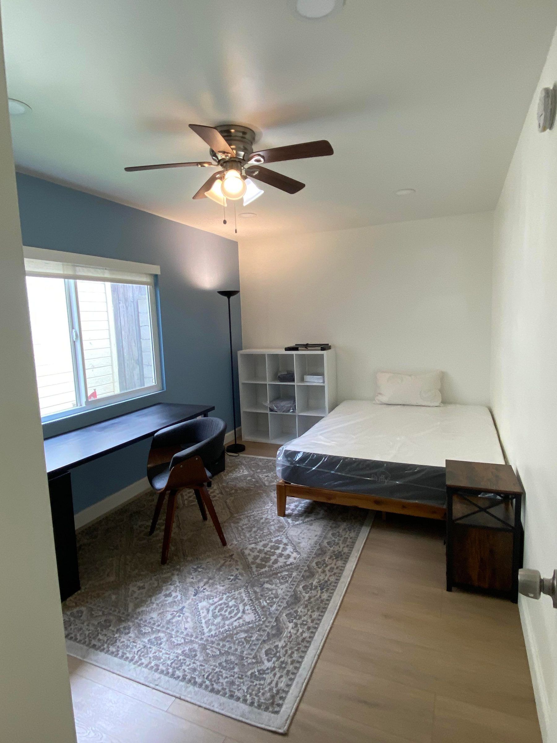 Two Spacious Furnished Bedrooms in Renovated House Near USC - Bedroom 1