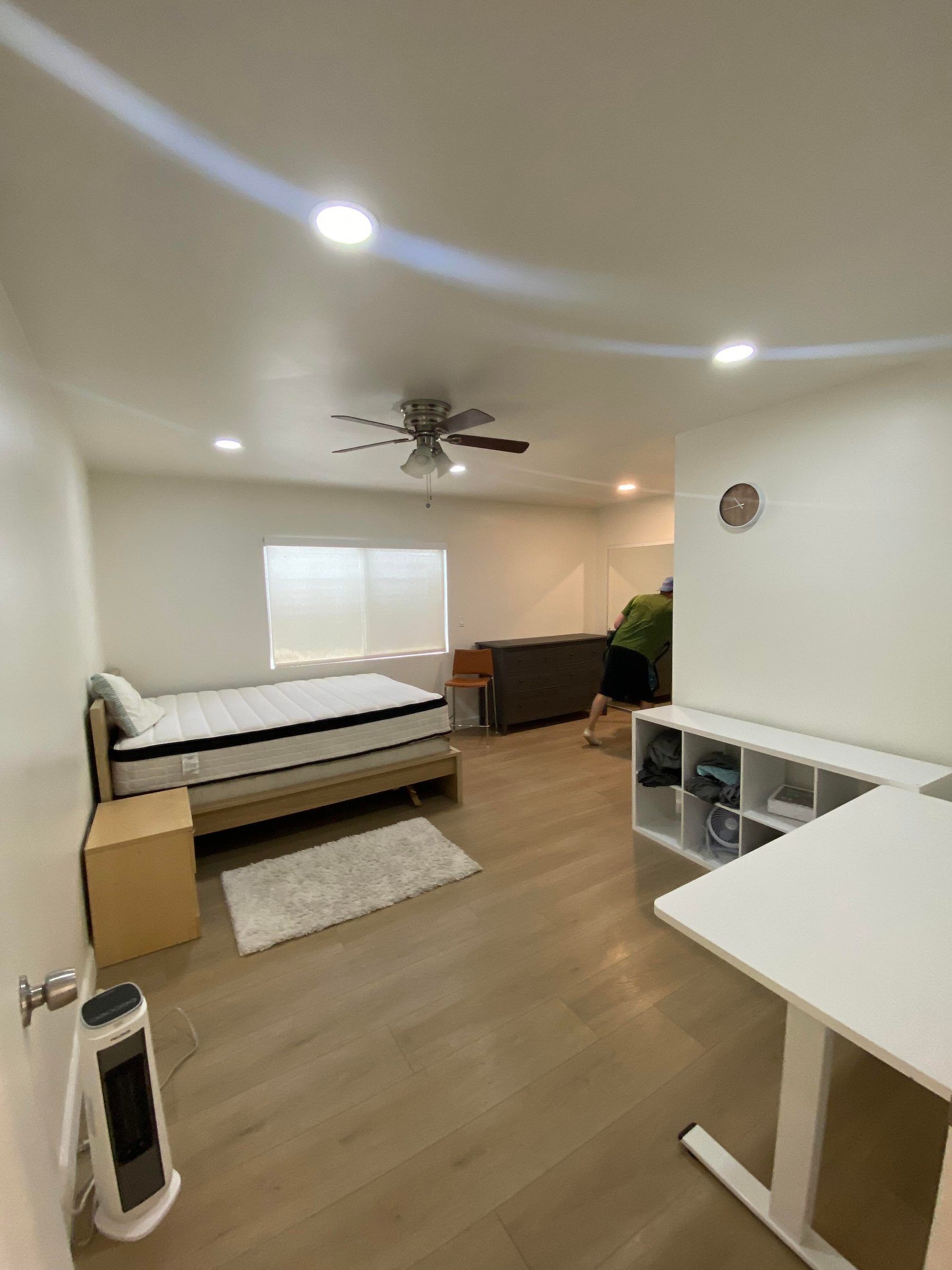 Two Spacious Furnished Bedrooms in Renovated House Near USC - Bedroom 2