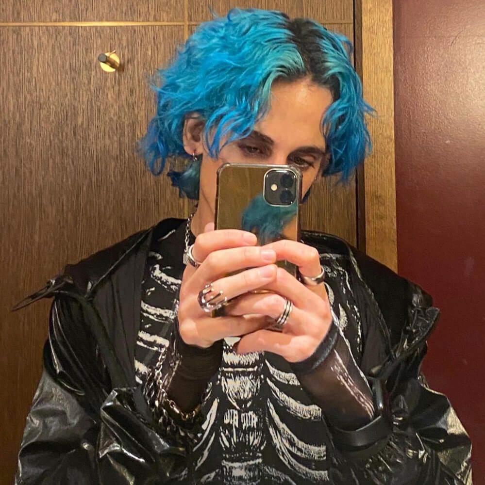 L