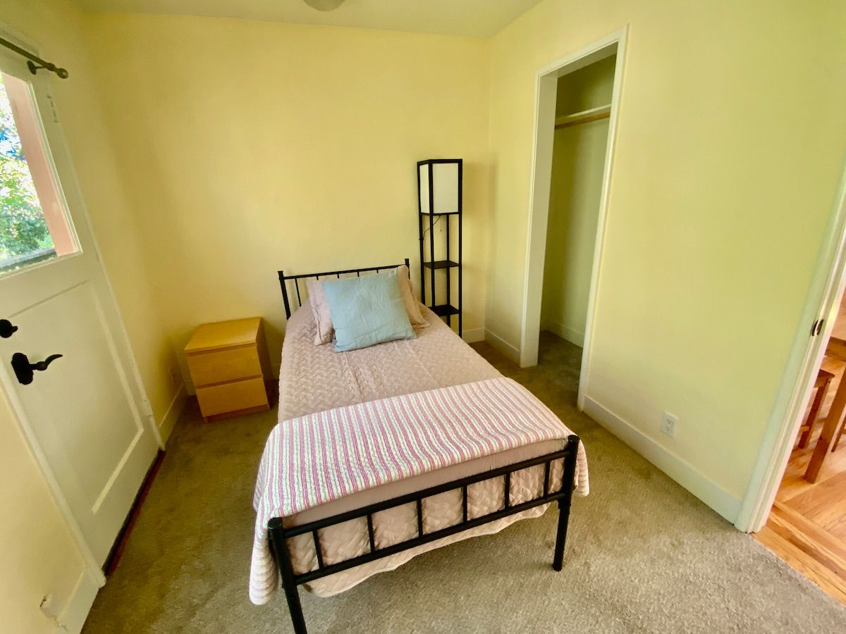 Rental unit in Palo Alto · 3 bedrooms · 4 beds · 1 bath - Bedroom 3