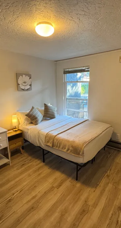 Cozy Queen Anne Retreat