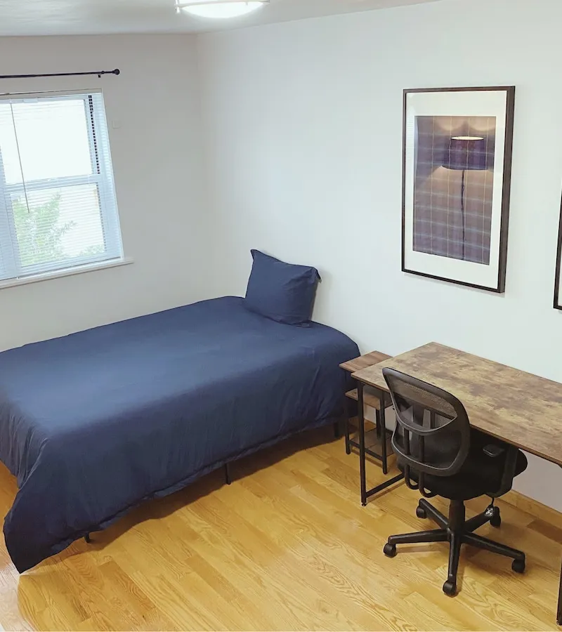 Cozy Private Room in Elmhurst!