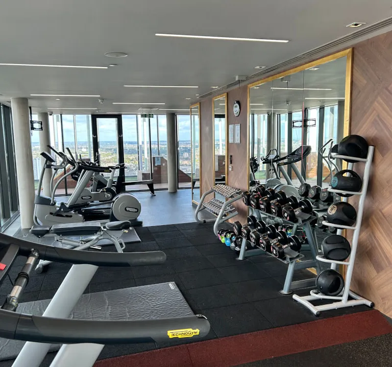 Modern 1-Bed Flat in Stratosphere Tower, Stratford