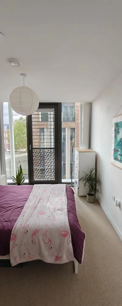 Modern 1-Bed Flat in Stratosphere Tower, Stratford