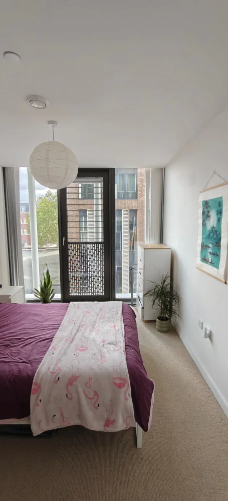 Modern 1-Bed Flat in Stratosphere Tower, Stratford