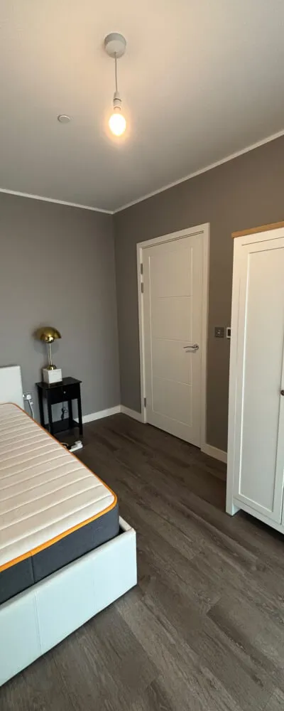 Modern Room in East Village, Stratford