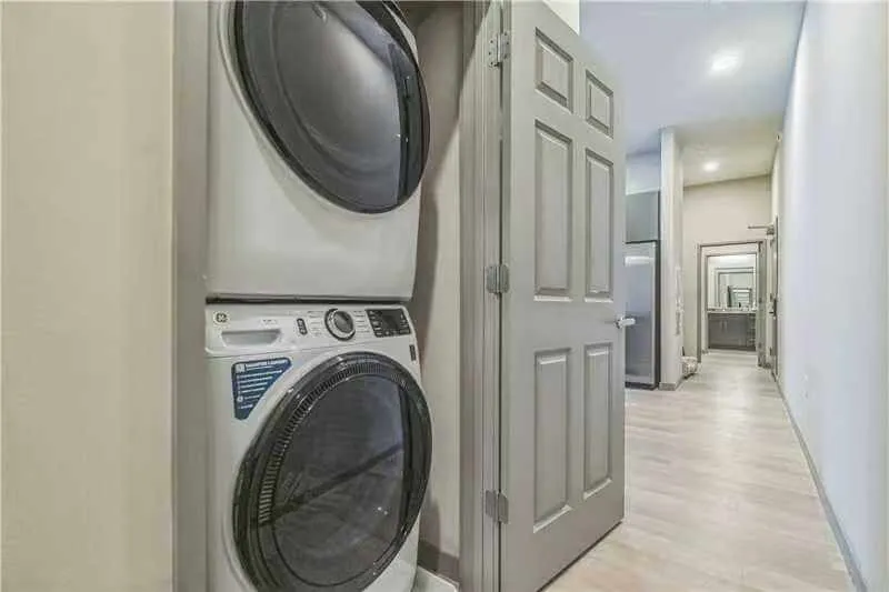 Fairfax/GMU Luxury Apartment with Low Price!