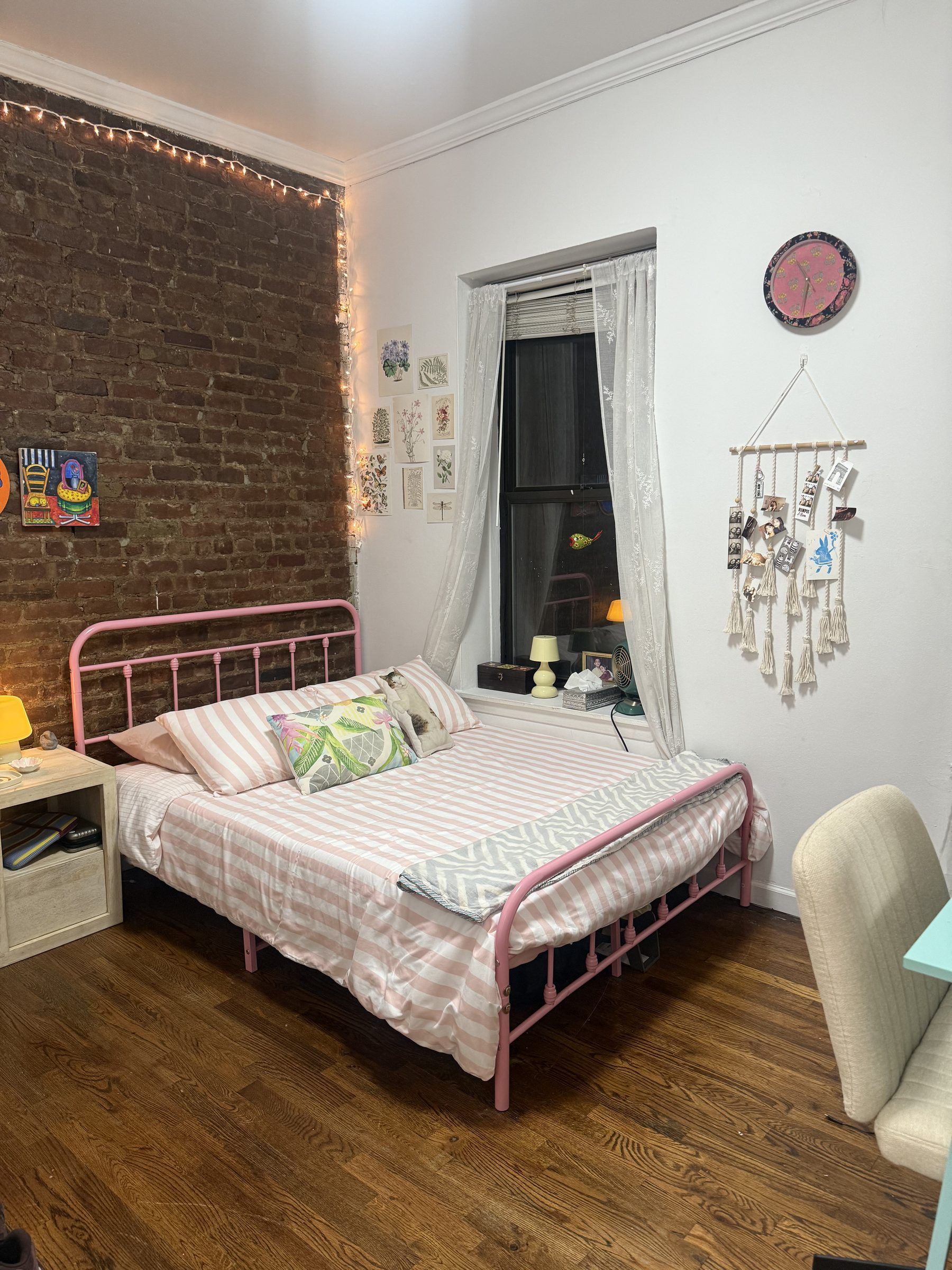 Private room in a large furnished 3-bedroom New York apartment - Maya