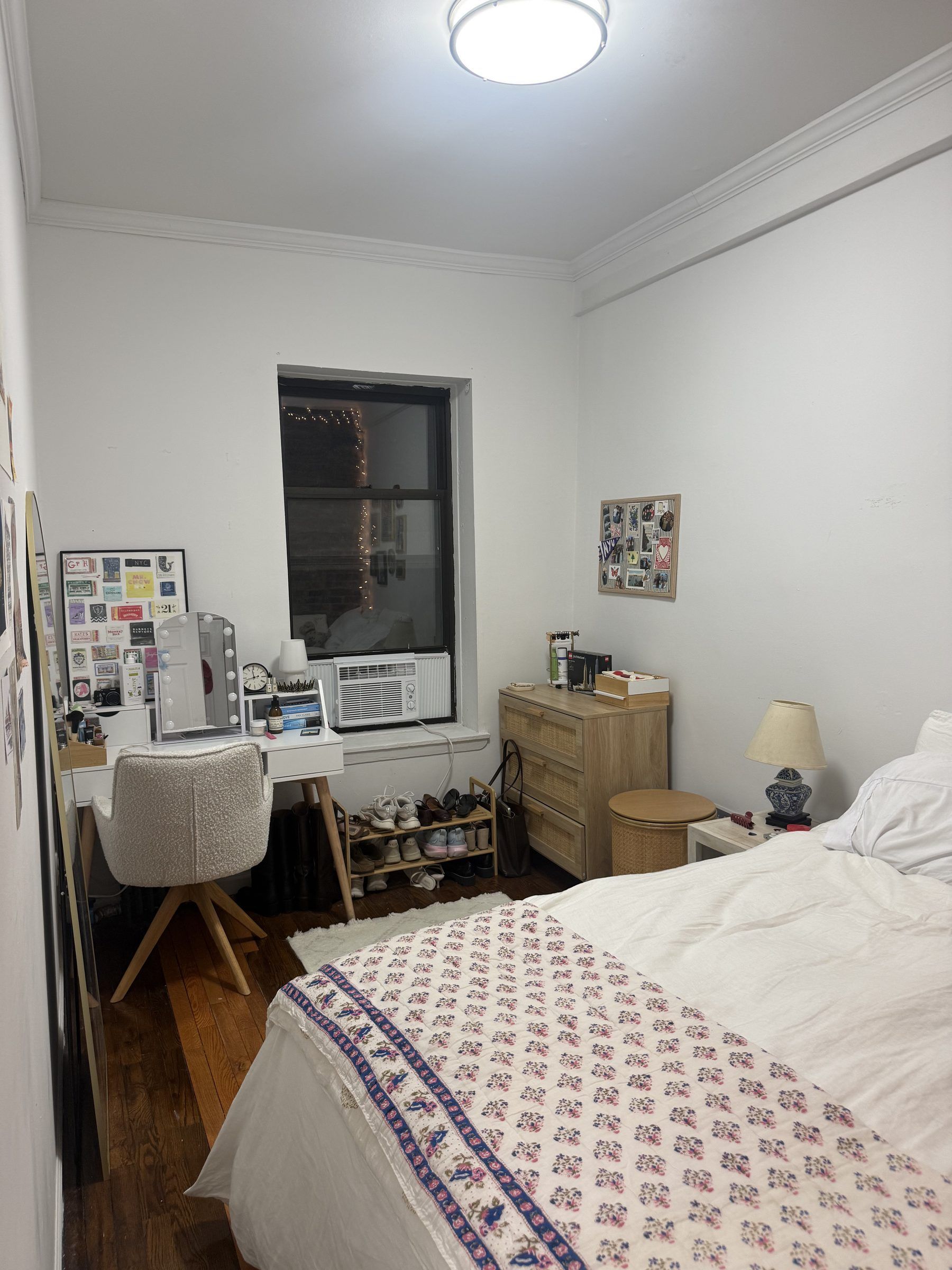 Private room in a large furnished 3-bedroom New York apartment - Zoe