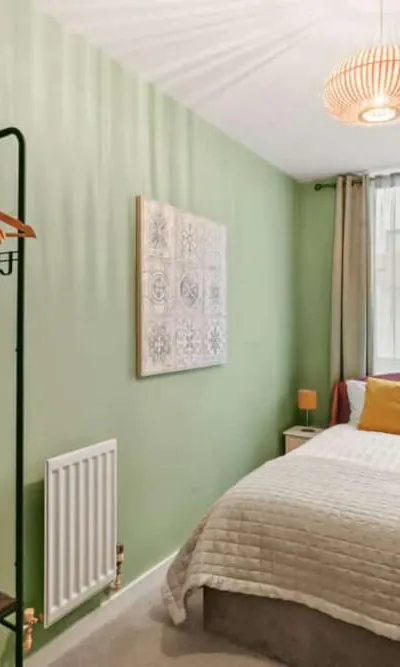 Modern room in Colindale