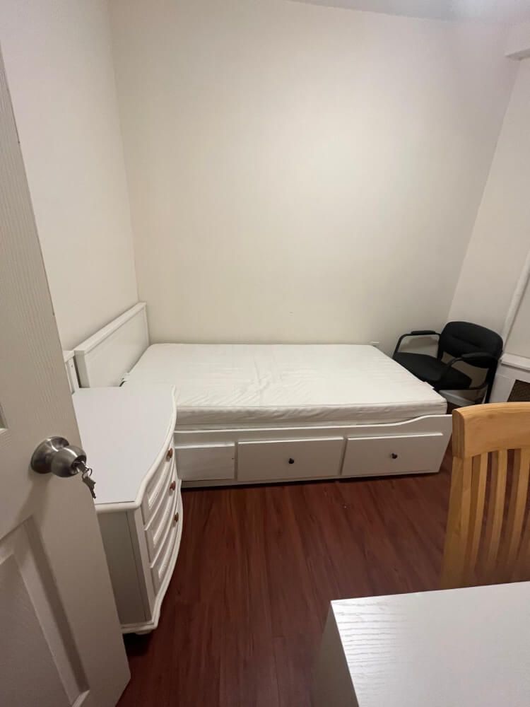 Experience life in Kips Bay for as long or as short as you’d like in this fully furnished room