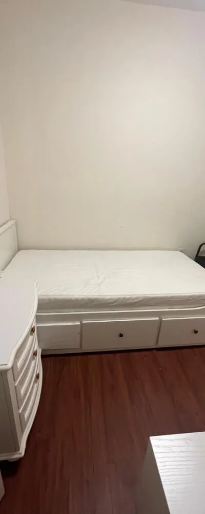 Experience life in Kips Bay for as long or as short as you’d like in this fully furnished room