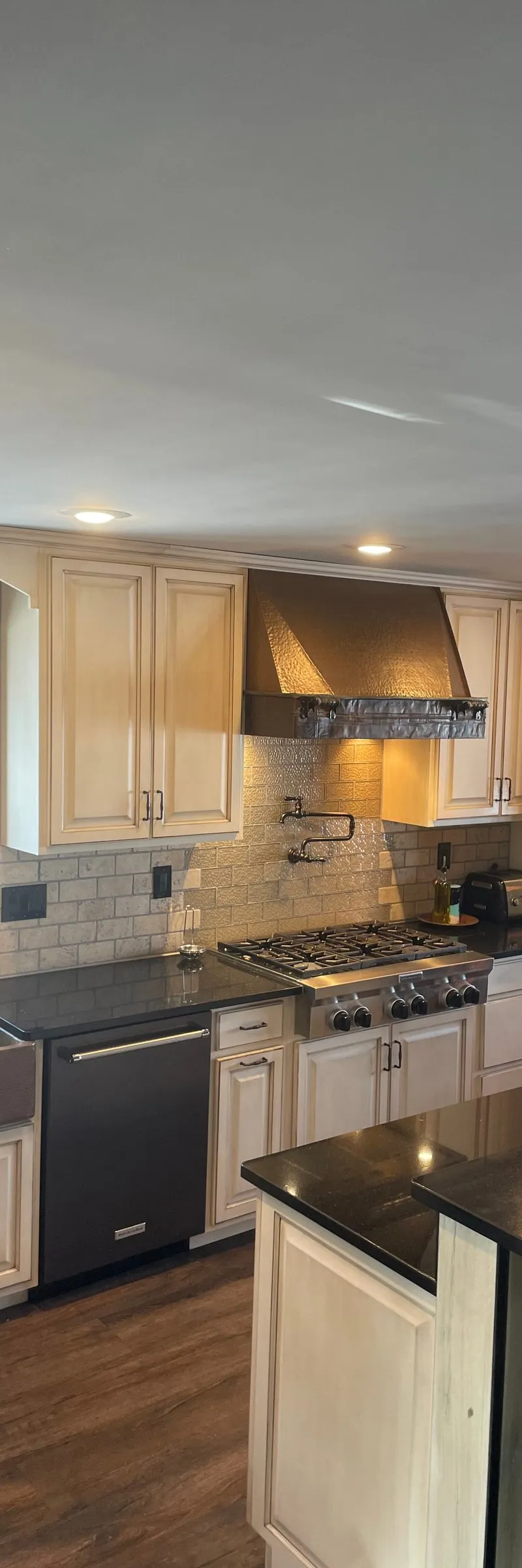 Spacious country home close to town