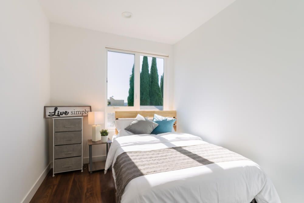 Stylish Shared Home in the Heart of Hollywood – Fully Furnished Rooms - Bedroom 2