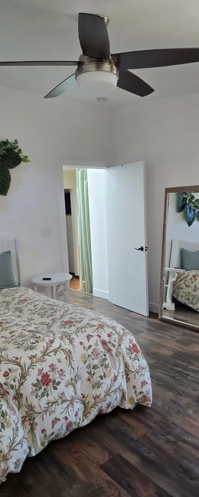 Private rooms and bathrooms in quiet home in Emerald Hills near Woodside - Bedroom 1