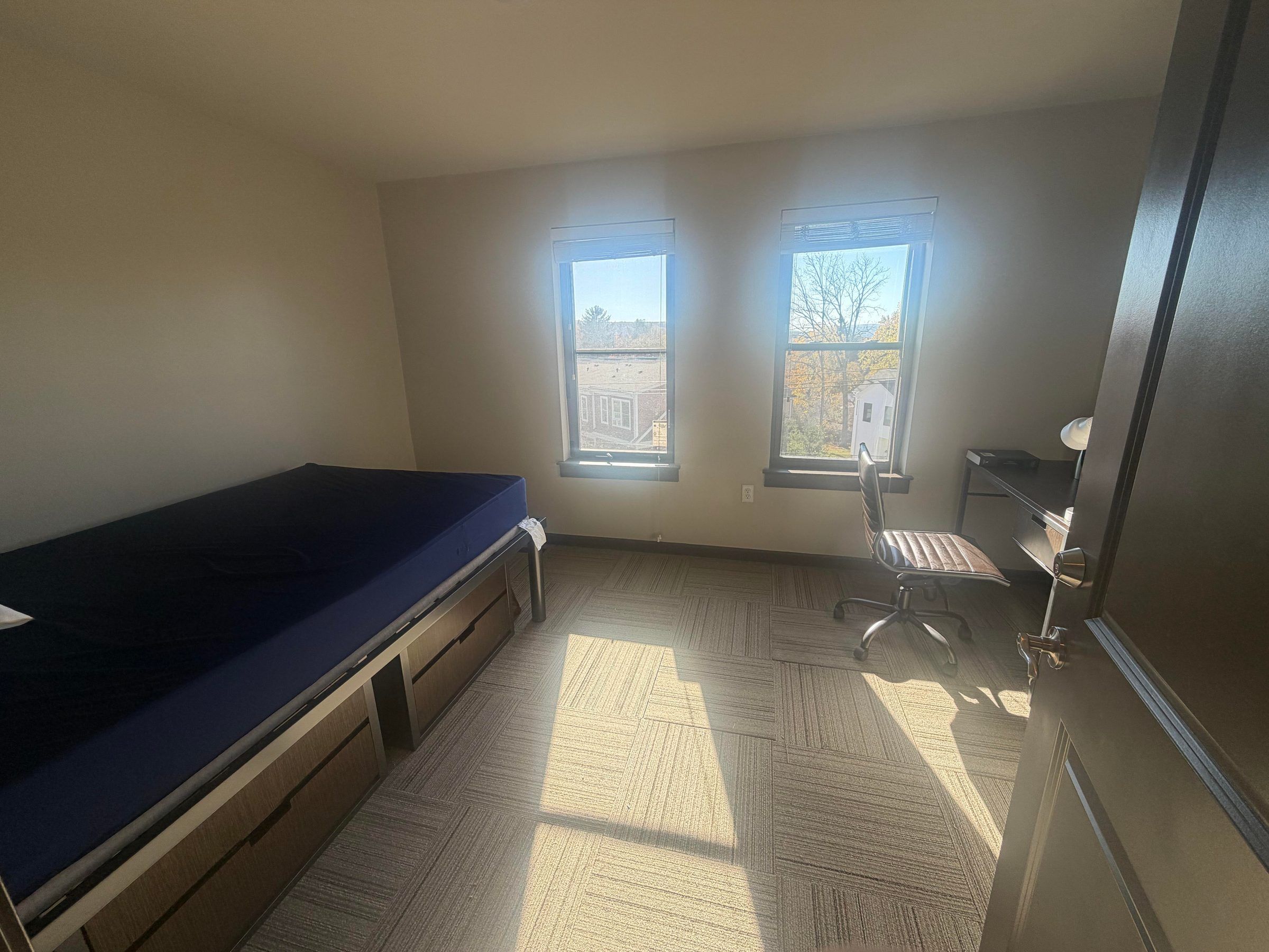 Private Bedroom with En-Suite Bathroom in Maplewood 4B4B Townhouse Near Cornell University