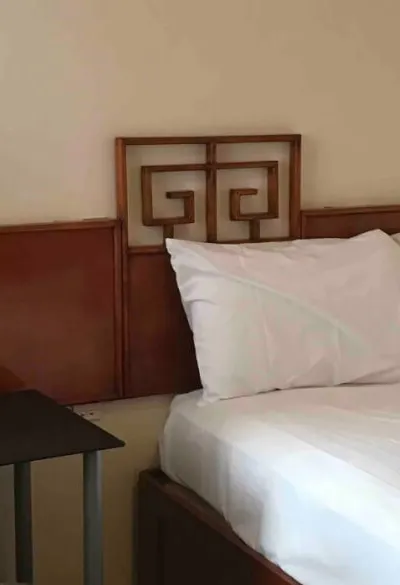 Private room in China Town/North Beach with toilet, shared shower - Bedroom 1