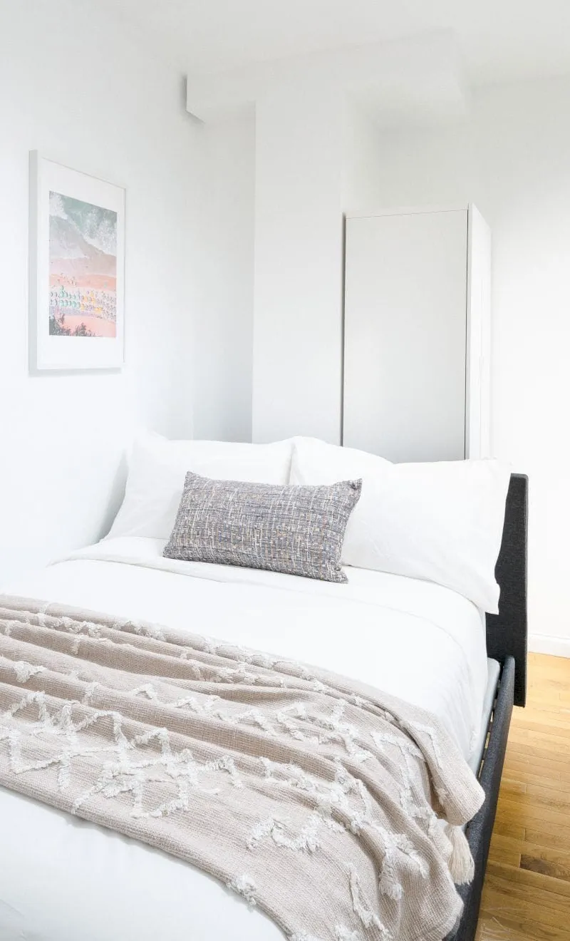Furnished private room in a Midtown Manhattan apartment