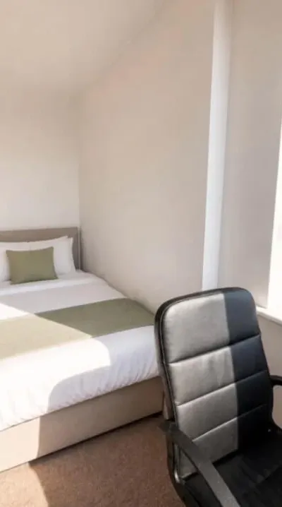 Southampton City Centre Private Bedroom | 3B2B | Near Westquay | Female Only