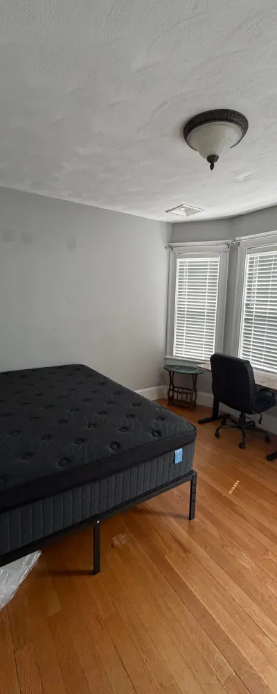 Private Room in East Arlington Apartment