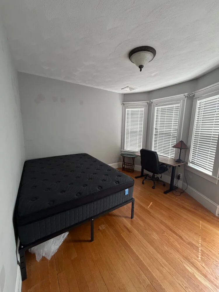 Private Room in East Arlington Apartment