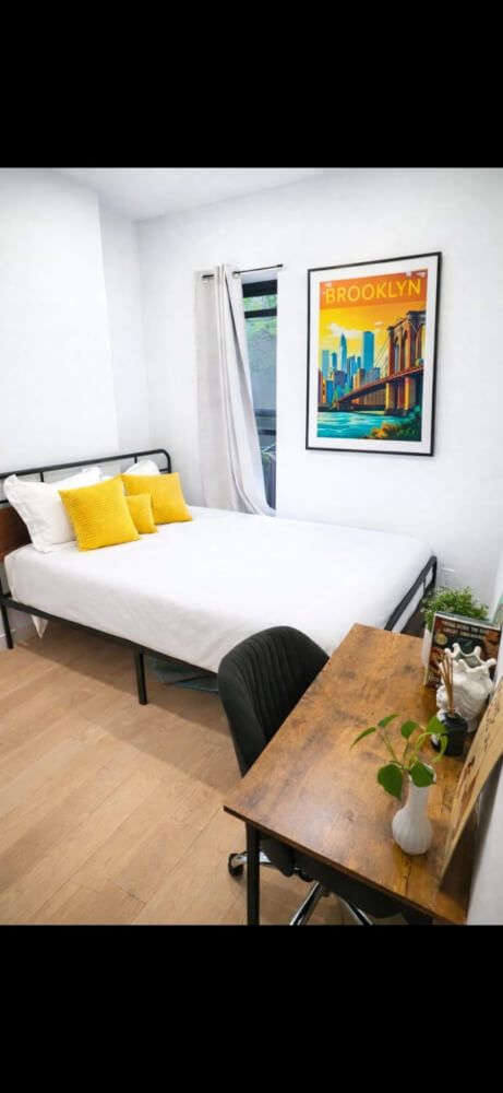 Room w Ensuite Bathroom in Eastern Parkway Close to Everything - Bedroom 1