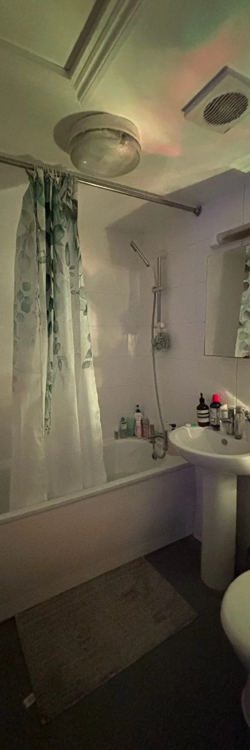 Cozy room in Dalston Lane with prime location and natural light