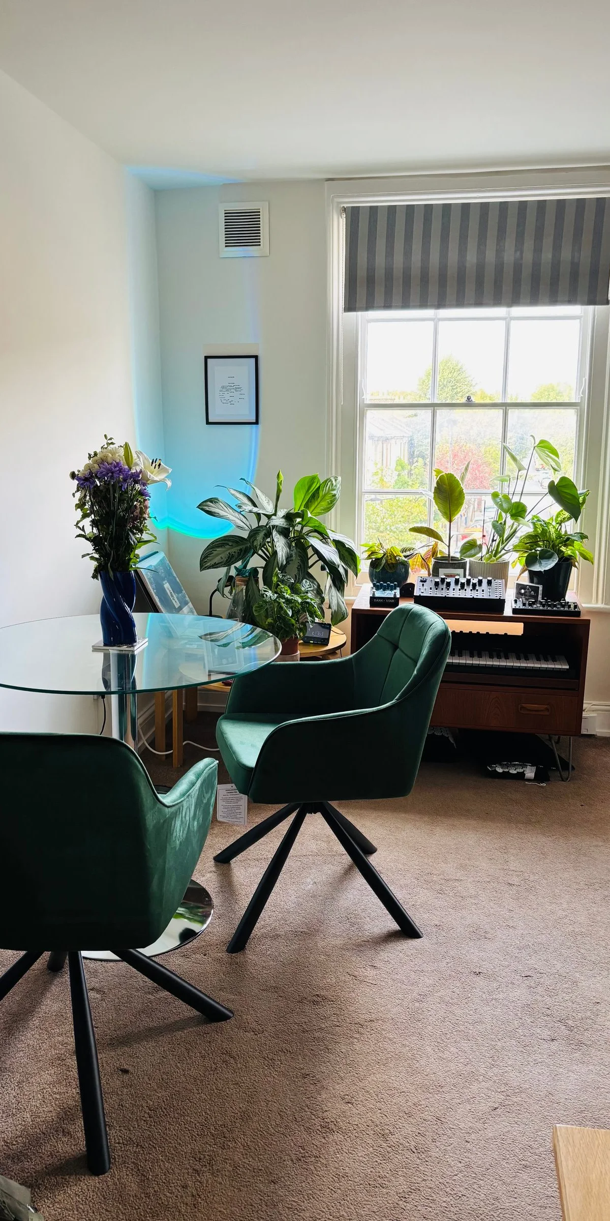 Cozy room in Dalston Lane with prime location and natural light