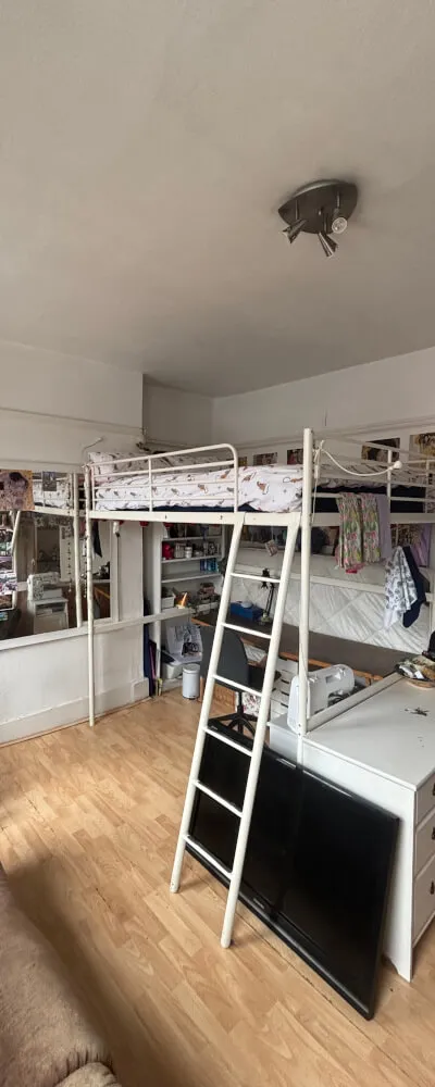 Bright double bedroom in an only girls household