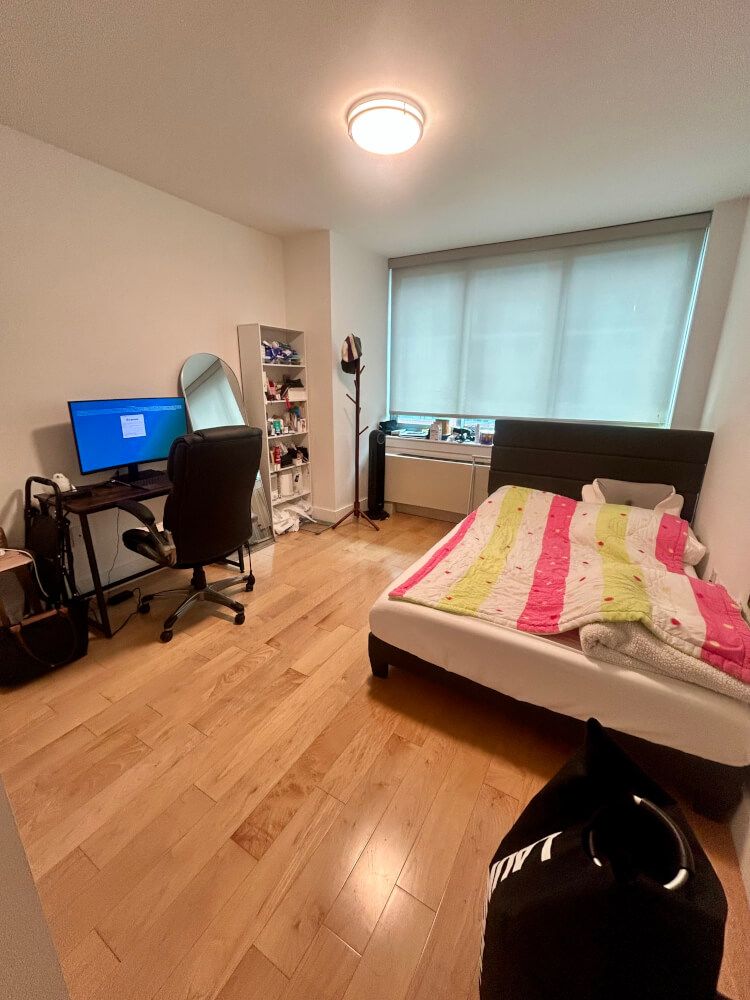 Master bedroom in LIC (1 stop from Grand Central)