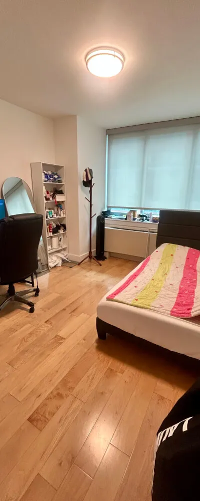 Master bedroom in LIC (1 stop from Grand Central)