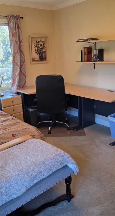 Modern, comfortable Los Altos room tailored for intern housing needs