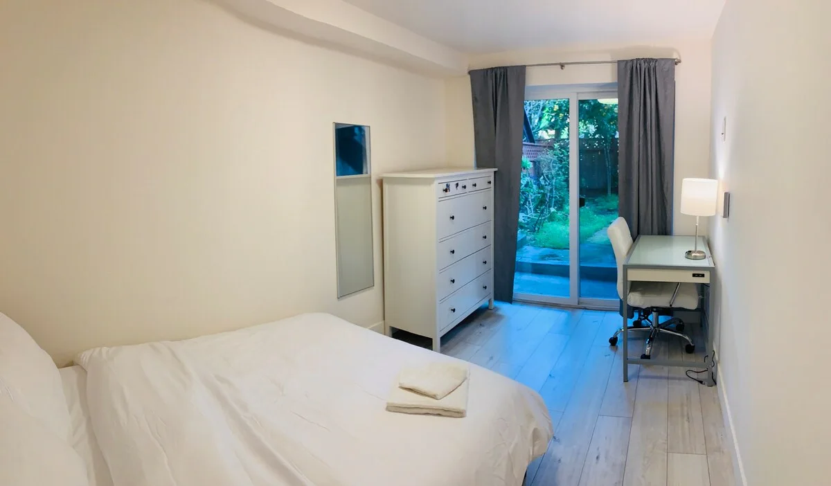 Spacious Victorian Unit with Garden - Bedroom 2