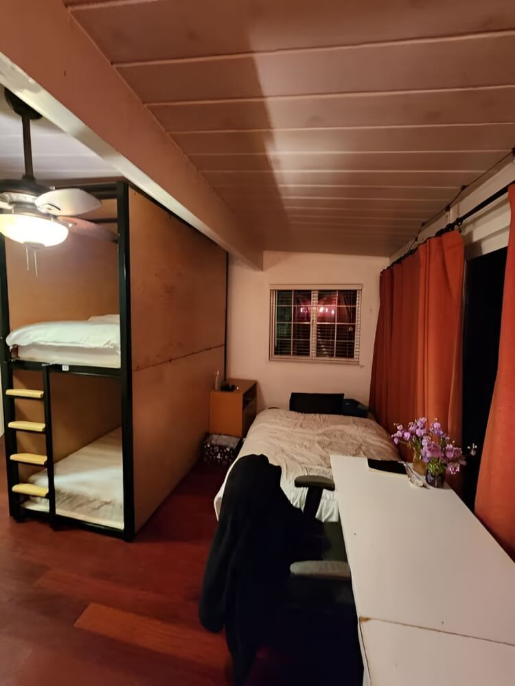 Shared room for 4 woman (one place)
