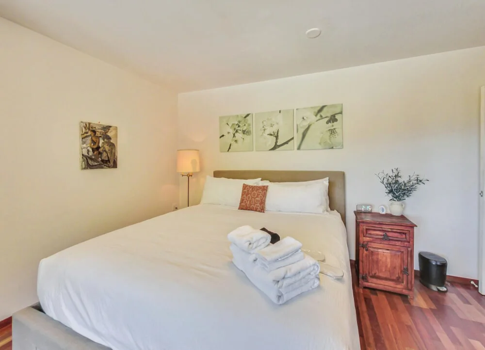 3br Castle on the Hill w/VIEWS in Silver Terrace - Bedroom 2