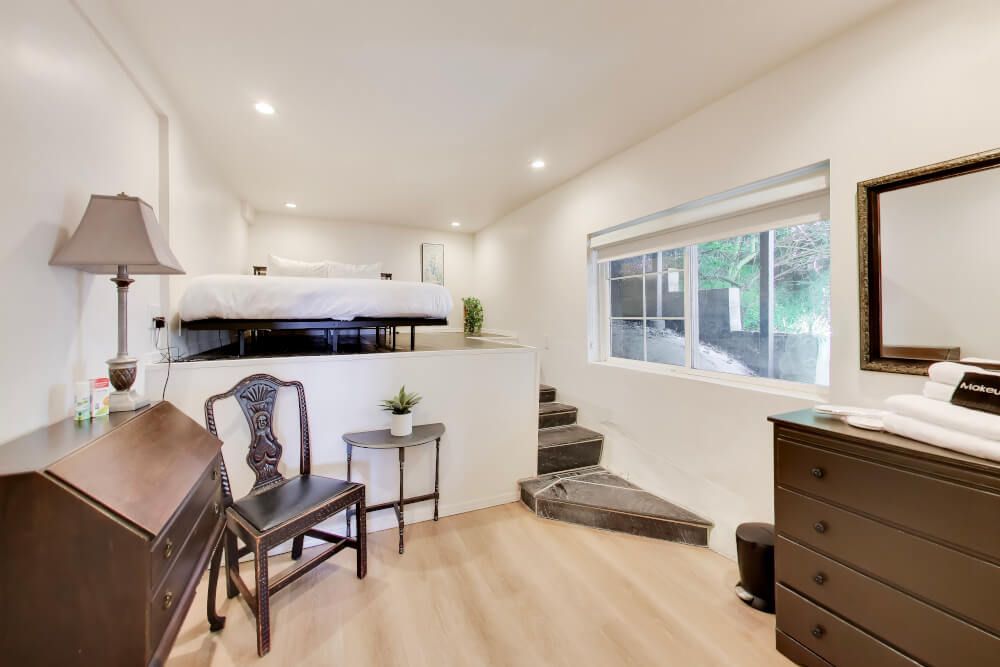 3br Castle on the Hill w/VIEWS in Silver Terrace - Bedroom 3