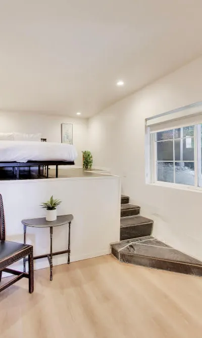 3br Castle on the Hill w/VIEWS in Silver Terrace - Bedroom 3