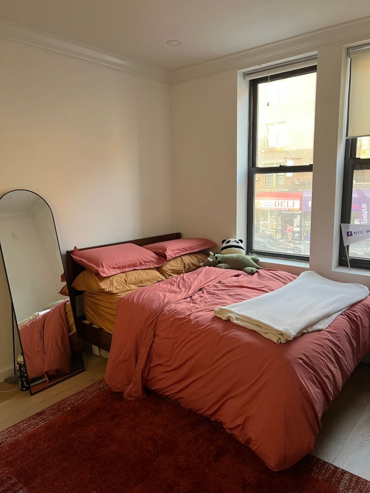 Sunny Master Bedroom w/ En-suite in PLG