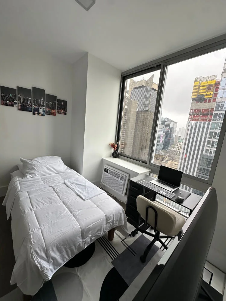 Cozy Bedroom in the HEART of Manhattan