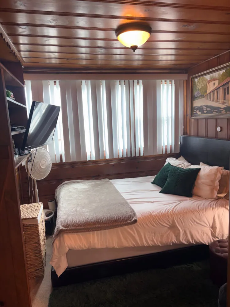 Cozy room in heart of LA near The Grove