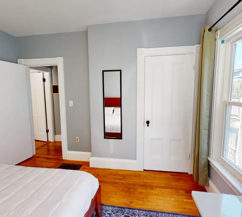 Private room in Oak Square