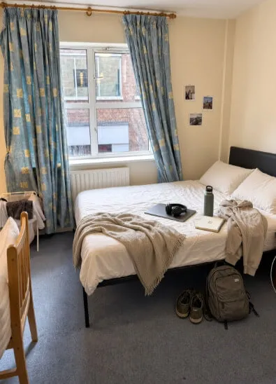 Private Bedroom in a Central London 2B2B Apartment | Balcony & Furnished