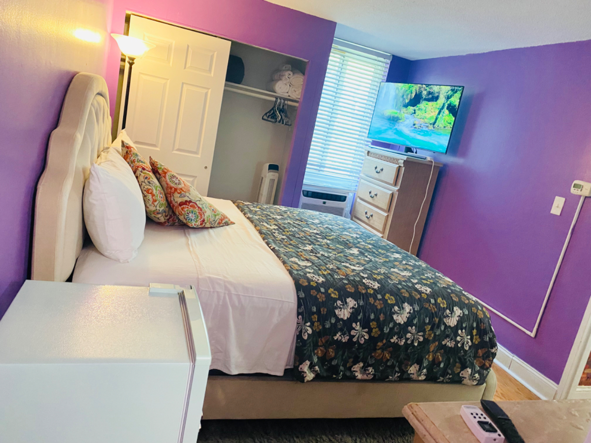 Beautiful Large King size bedroom