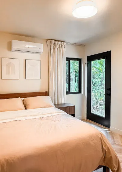 Cozy Hillside Home by Highland Park - Women Only - Bedroom 4