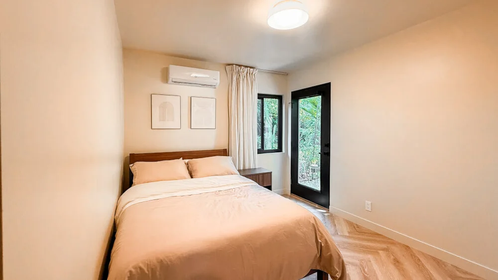 Cozy Hillside Home by Highland Park - Women Only - Bedroom 4