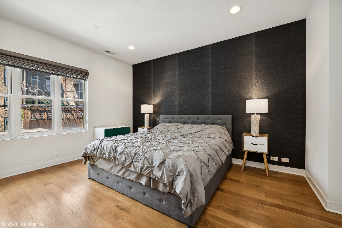 3 bedroom/2 bath in heart of Lakeview