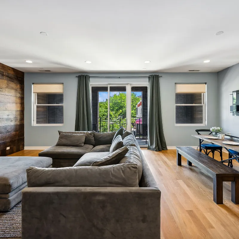 3 bedroom/2 bath in heart of Lakeview