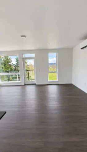Redmond 2B2B Apartment with Balcony | Park Views | Light Rail Nearby