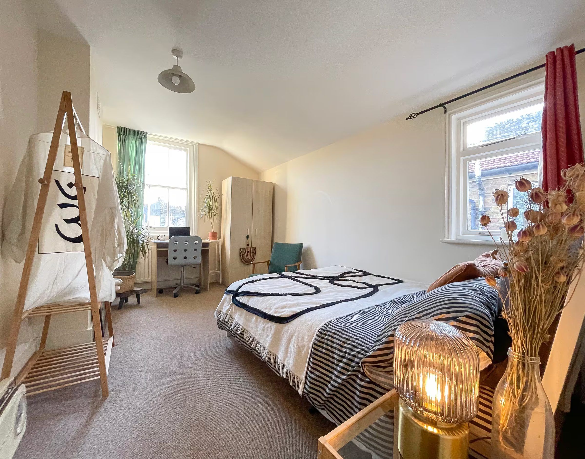 Spacious room near Victoria Park
