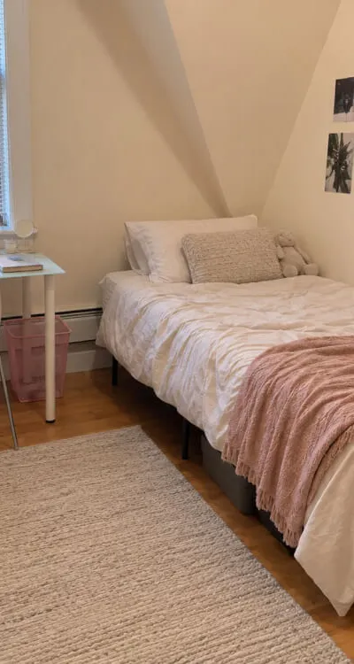 Rental unit in Jackson Heights · 4.5 · 4 bedroom · 1.5 shared baths